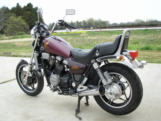 Купить мотоцикл Honda VF750 Magna 1982 фото 9